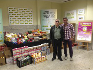 Foto de la entrega de los alimentos.