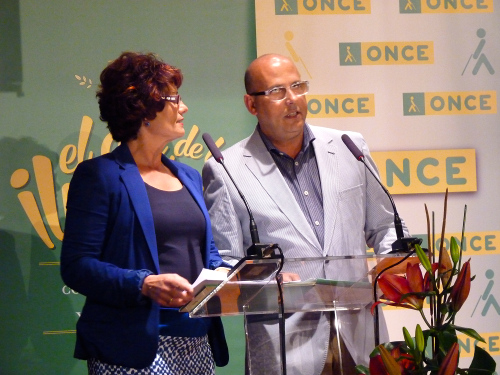 Foto: Presentadores - Juana Mª Negrín y José A. López.