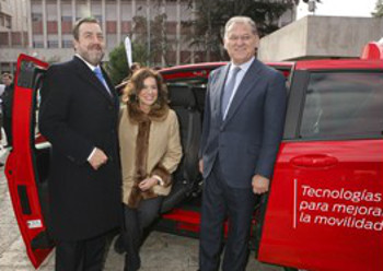 Miguel Carballeda, Ana Botella y José Manuel Maldonado, tras la presentación del Plan Adapta desarrollado por la Fundación ONCE y Ford.
